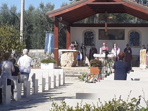 Vieste, il vescovo celebra
i funerali di don Giorgio Trotta
